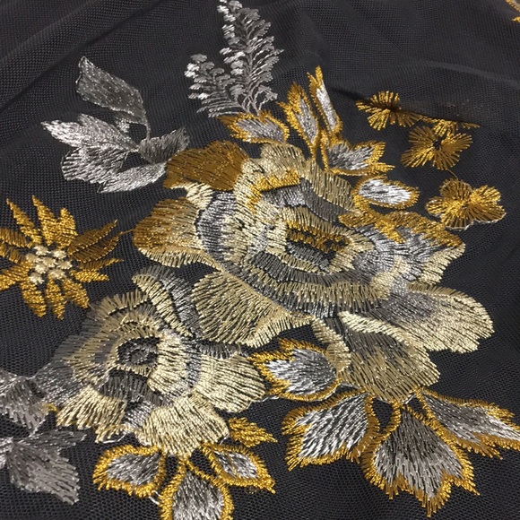 Beautiful Dark Grey Embroidered Top Size 1X - Picture 7 of 10